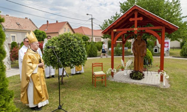 Fából Szent Benedek