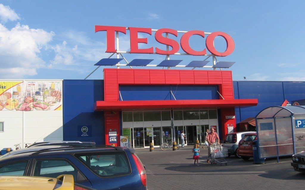 Leépítéssel reagálhat a Tesco a béremelésre