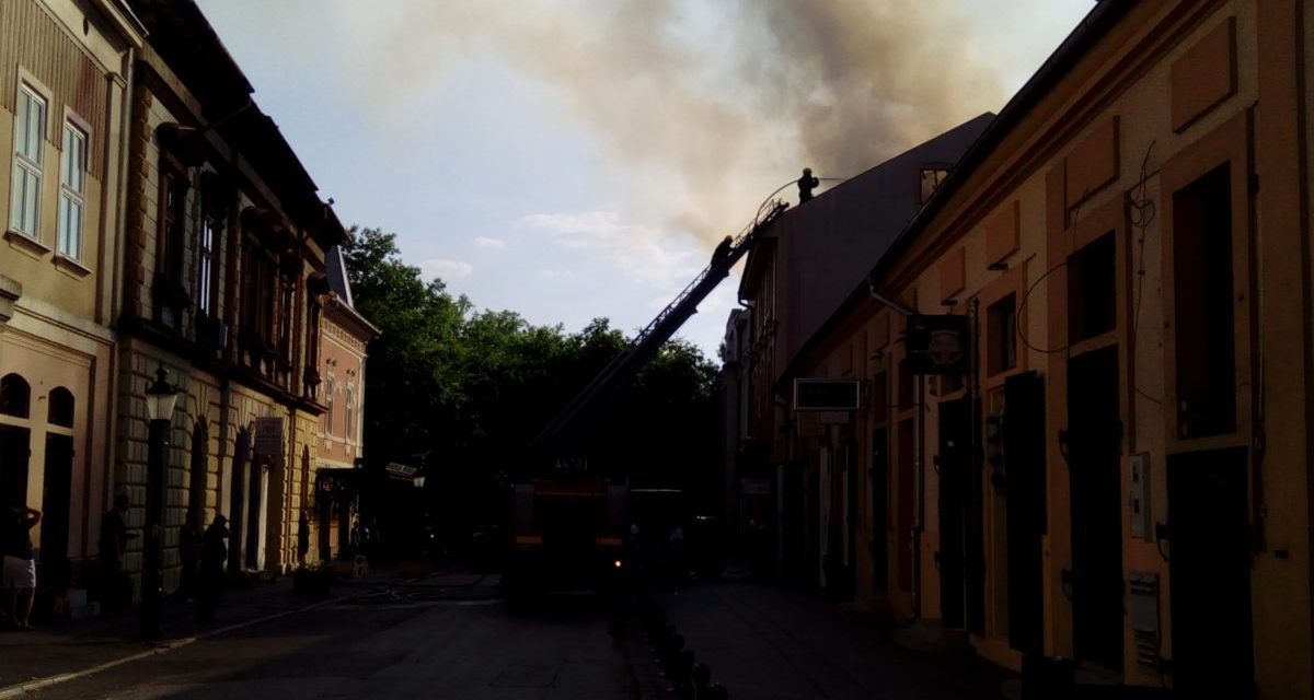 Leégett a Gloria Hotel (fotógalériával)
