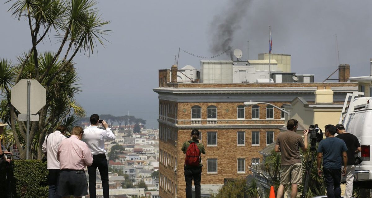 <span class="entry-title-primary">Diplomáciai össztűz: Füstbe ment orosz titkok</span> <span class="entry-subtitle">San Francisco-i tűzoltókat is bevetettek az amerikai—orosz diplomáciai (kirakat)háborúban </span>