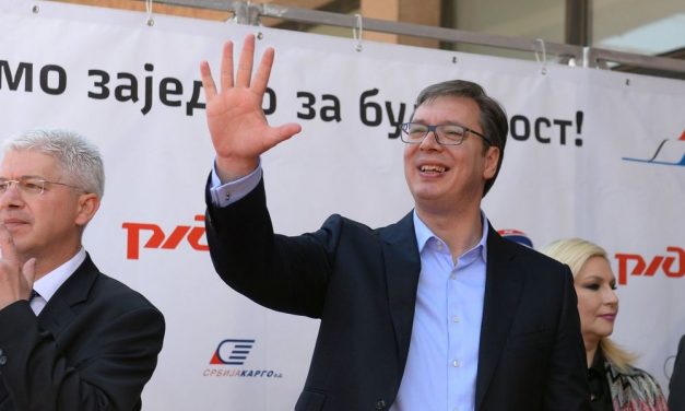 Vučić minden eddiginél nagyobb fizetéseket és nyugdíjakat ígér
