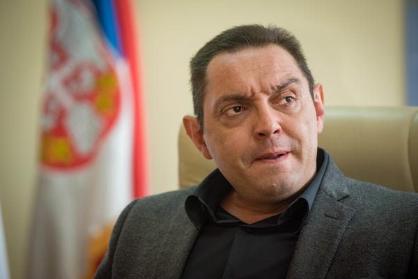 Figyeljünk Vulinra, ő mondja ki azt, amit Vučić nem vállal fel