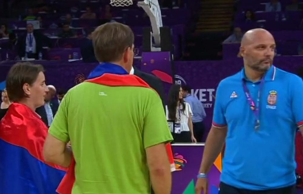 Amikor levegőnek nézik Szerbia miniszterelnökét – VIDEÓ