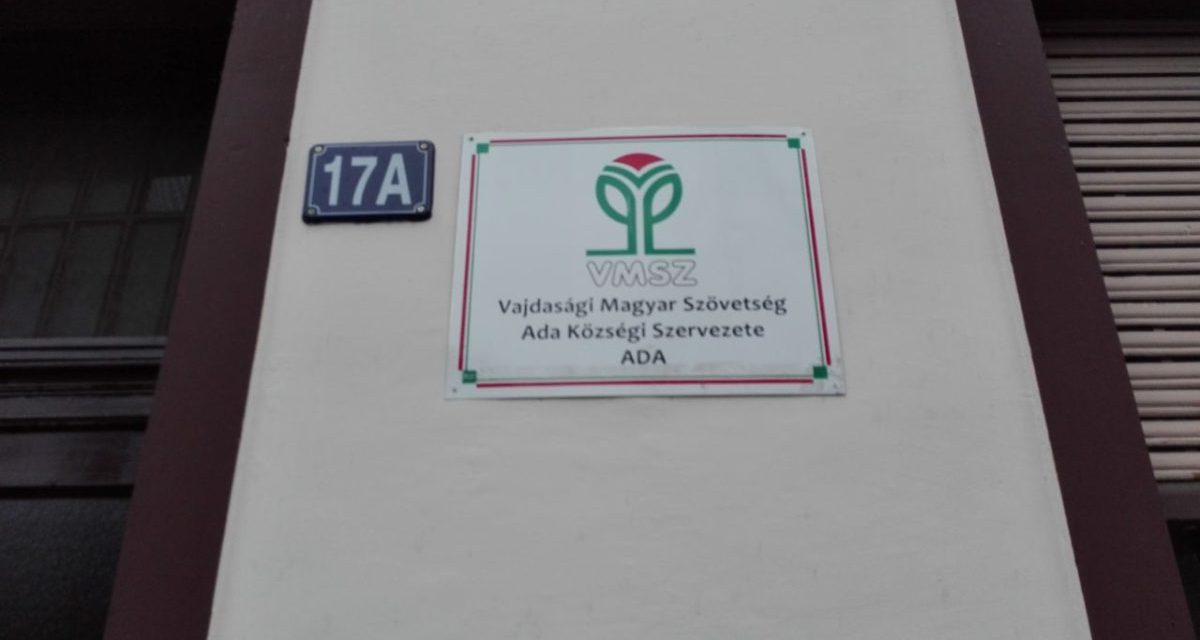 Adán már a látszatra sem adnak