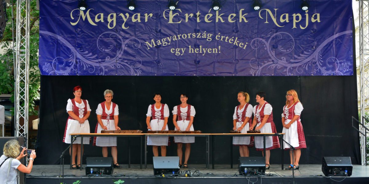 <span class="entry-title-primary">Vajdasági vajalja meg zentai csokicsata</span> <span class="entry-subtitle">Délvidéki hungarikumok a Magyar Értékek Napján Budapesten</span>