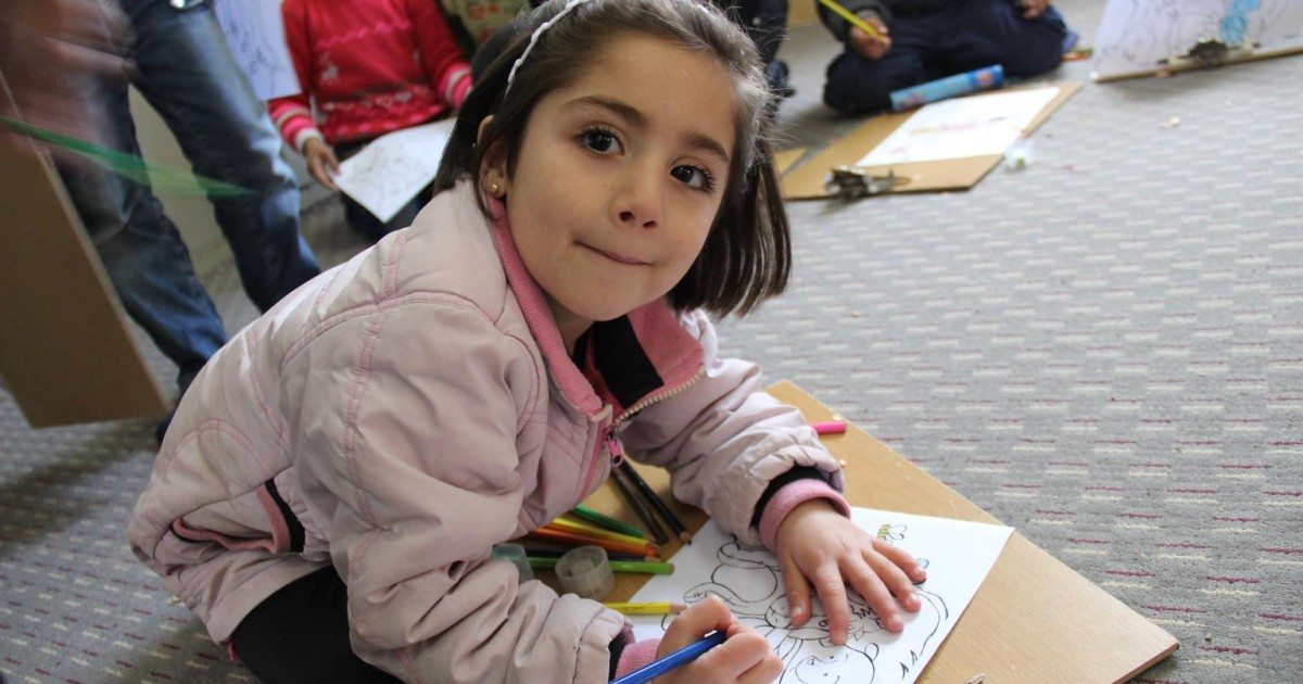 Megkezdődött a menekültek általános iskolai oktatása Szabadkán