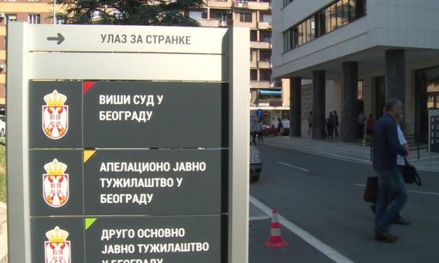 Harmincnapos előzetesben a Bentley sofőrje és utasai