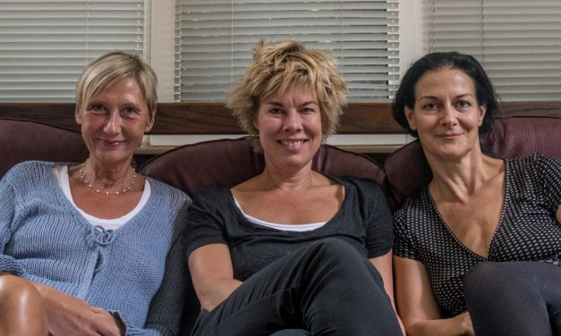 <span class="entry-title-primary">Kemping</span> <span class="entry-subtitle">Pelsőczy Réka a Művésztársalgóban!</span>