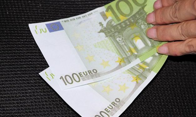 Ha volt ajándék, továbbsétált a bolt előtt az adóellenőr