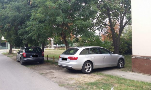 Zentai parkolás IV.: Keresztbe a járdán, pár méterre a parkolóháztól