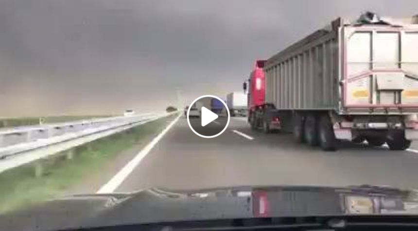 Az autópályán filmezték le a vajdasági szupercellát