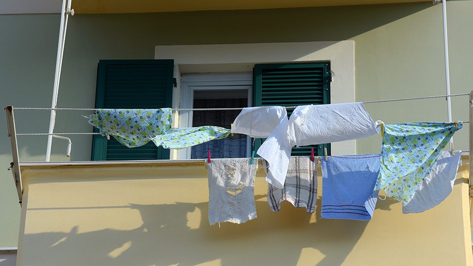 Fehérnemű szárad az erkélyen – 3000 dinár büntetés