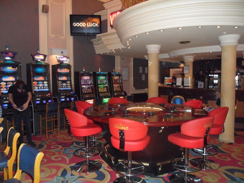 Szabadka: A fogadóiroda dolgozójára támadt, és elvitte a pénzt