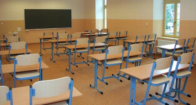 Négyszázötven pedagógus nem dolgozik, de kap fizetést