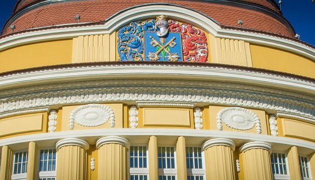 A VMSZ üzenete a zentaiaknak: Az adófizetők pénzén jól lehet élni!