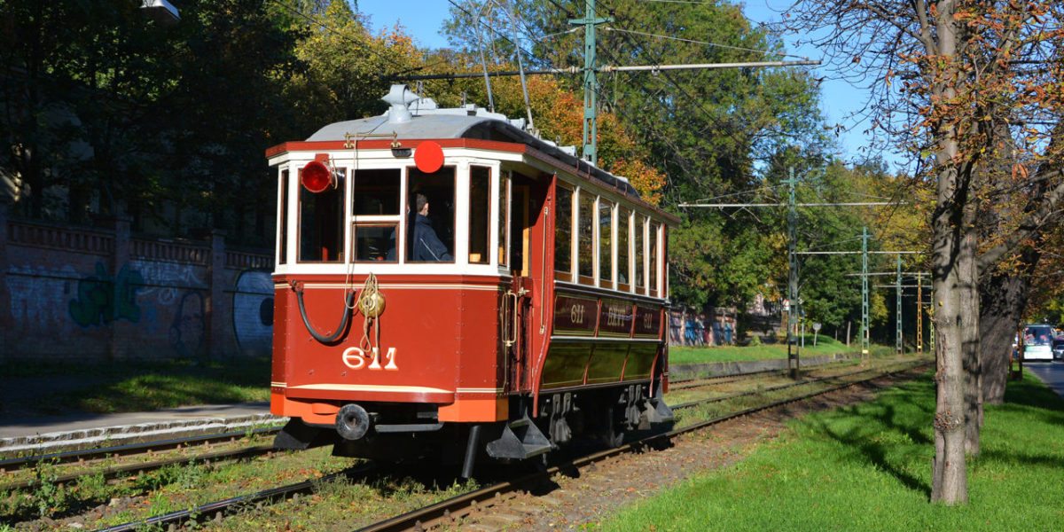 <span class="entry-title-primary">Dallamos villamos és nosztalgiajáratok</span> <span class="entry-subtitle">130 éves a budapesti villamosközlekedés – Ma is tilos a dohányzás és a köpködés</span>