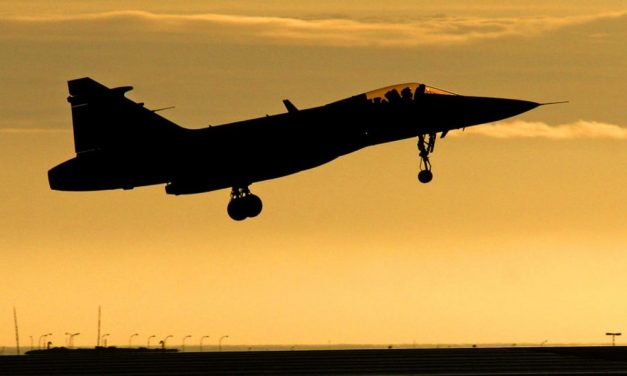 Gerincműtétet kell végezni a lezuhant Gripen pilótáján