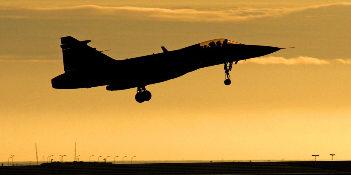 Gerincműtétet kell végezni a lezuhant Gripen pilótáján