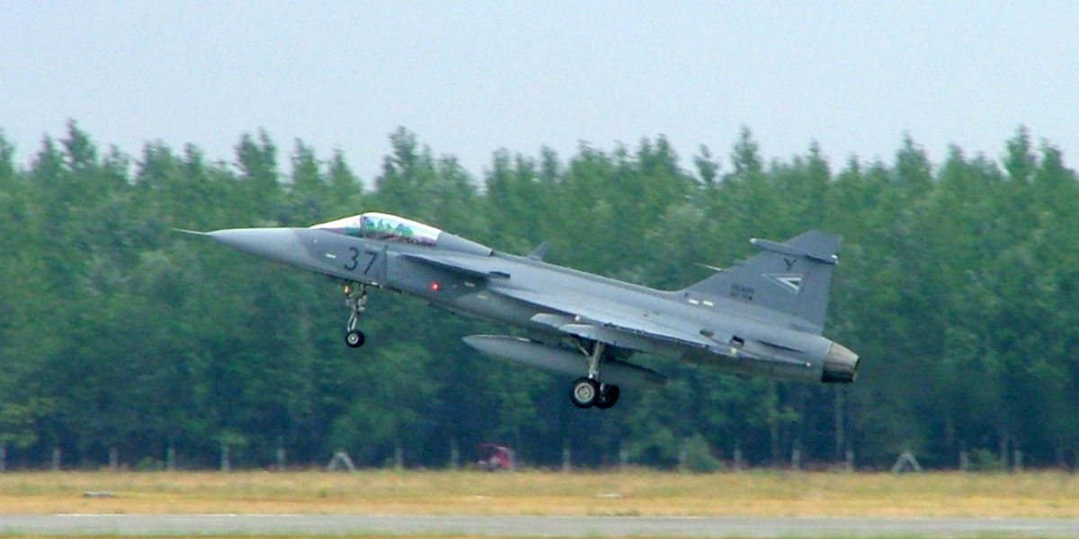 <span class="entry-title-primary">Megint riasztották a Gripeneket</span> <span class="entry-subtitle">Vadászgépekkel a légiforgalmi bombafenyegetéssel szemben?</span>