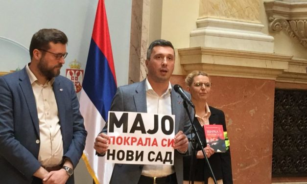 Maja Gojković azt állítja, megtámadták őt a Dveri képviselői