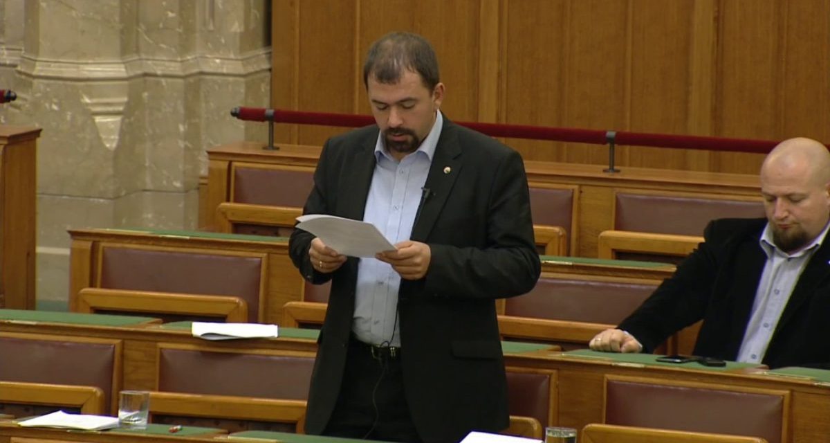 <span class="entry-title-primary">„A magyar nyelvhasználathoz kötik-e a külhoni gazdasági támogatásokat?”</span> <span class="entry-subtitle">A magyar parlament mai ülésén is téma volt a Vajdaságnak juttatott anyagi támogatás</span>