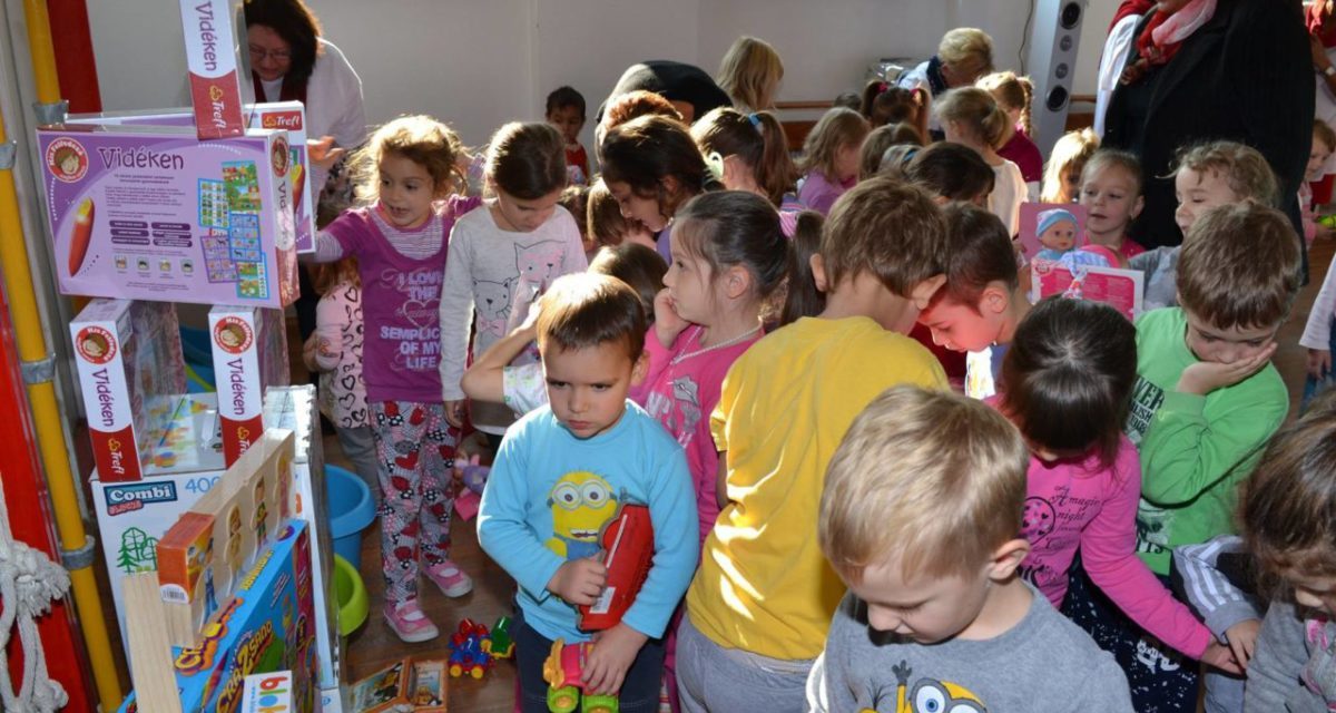 Játékokat ajándékozott a zentai Rotary Club (GALÉRIA)