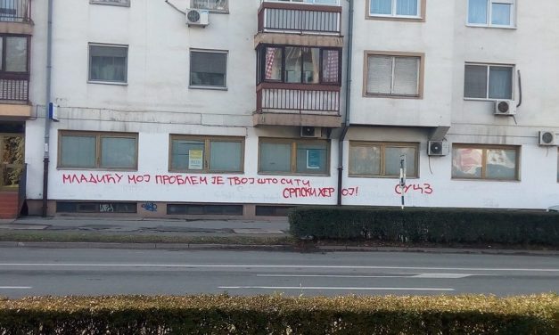 Szabadkán is Mladićot éltetik