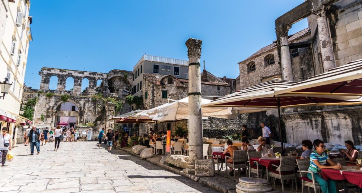 Két szerb állampolgárt támadtak meg Splitben