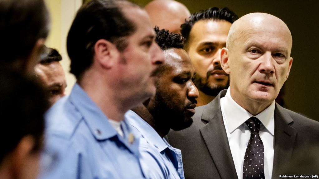 Horvát hisztéria: Mostarban imádkoztak a vádlottakért, a Szábor ülése megszakadt (VIDEÓ)