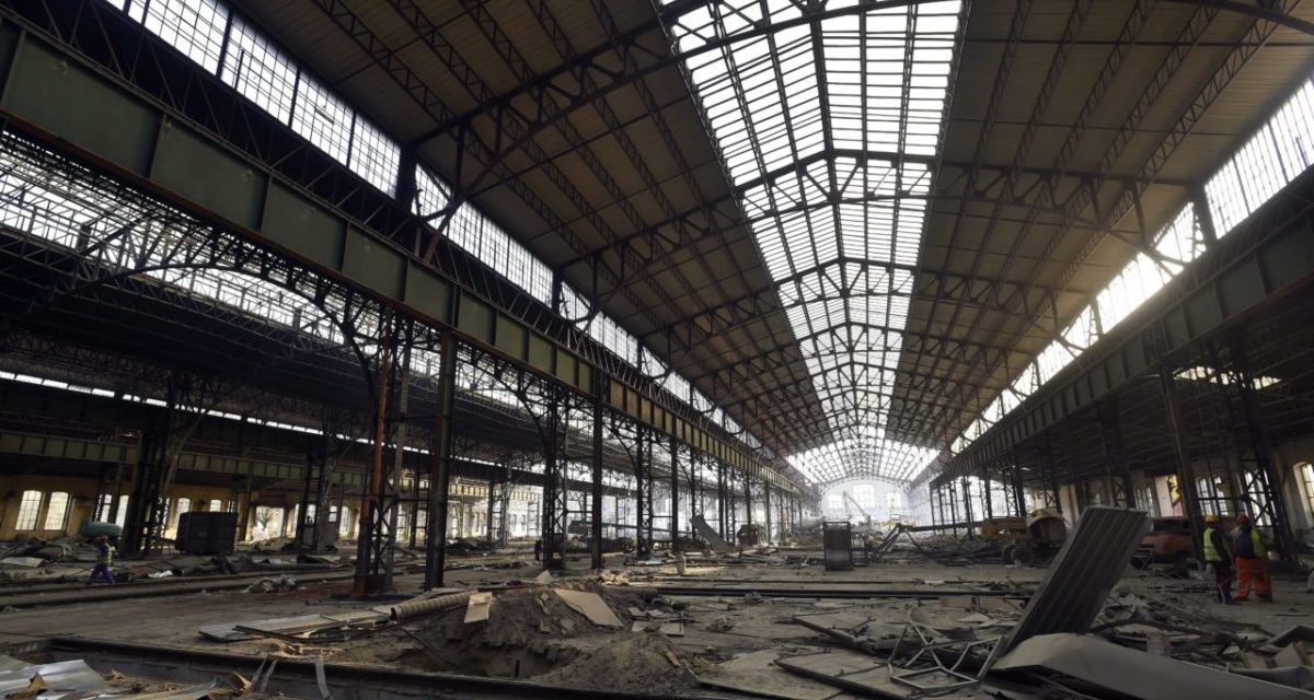 Opera a járműjavító műhelyben