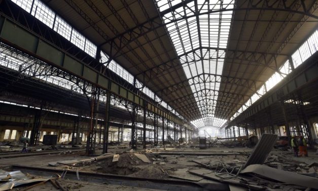 Opera a járműjavító műhelyben