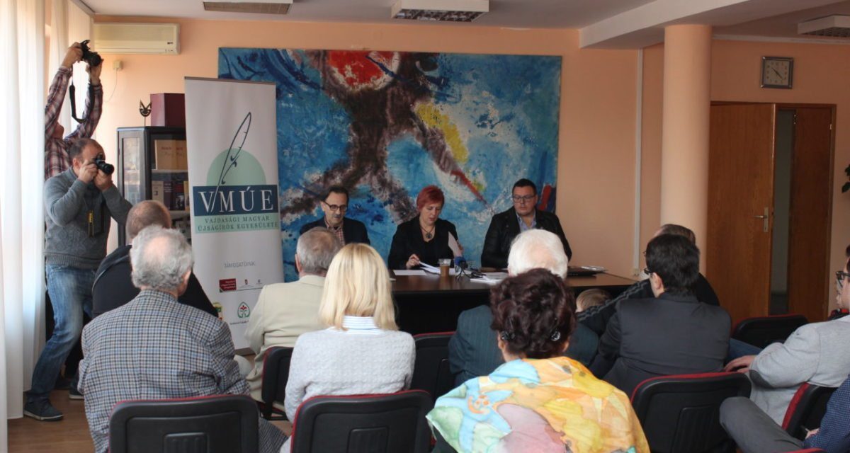 <span class="entry-title-primary">Máriás Endre az újságíró-szervezet új elnöke (fotógaléria)</span> <span class="entry-subtitle">Tisztújító közgyűlést tartott szombaton a Vajdasági Magyar Újságírók Egyesülete</span>