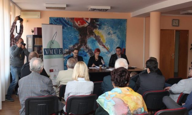 <span class="entry-title-primary">Máriás Endre az újságíró-szervezet új elnöke (fotógaléria)</span> <span class="entry-subtitle">Tisztújító közgyűlést tartott szombaton a Vajdasági Magyar Újságírók Egyesülete</span>