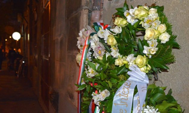 <span class="entry-title-primary">Kertész Imre emléktáblát avattak Budán</span> <span class="entry-subtitle">Születésnapja alkalmából emlékeztek meg a Nobel-díjas íróról</span>