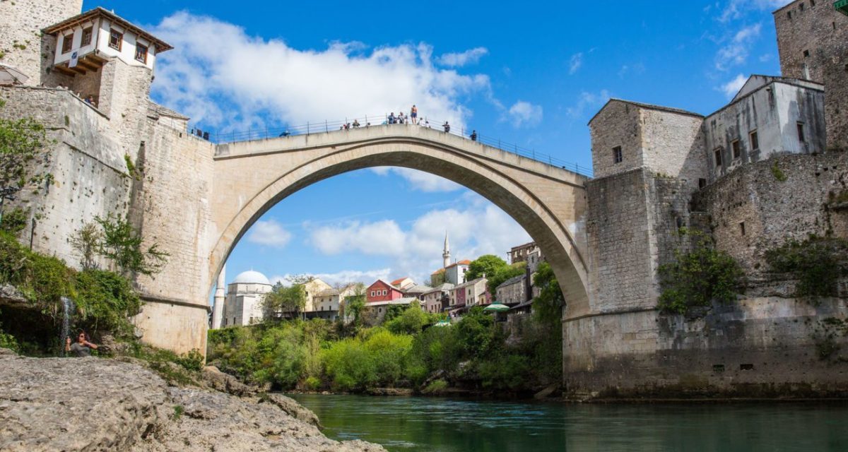 Fotózás közben esett le a várfalról egy szerb turista Mostarban
