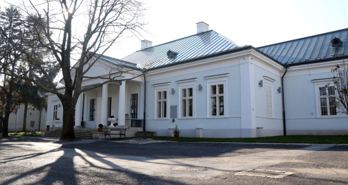 A faburkolatú neoreneszánsz könyvtárszoba titkai