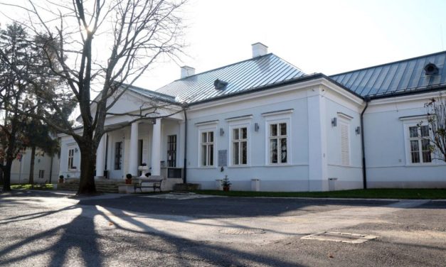 A faburkolatú neoreneszánsz könyvtárszoba titkai