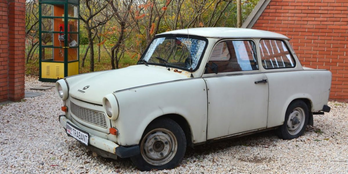 <span class="entry-title-primary">A „Csatlóst” megeszik a disznók: Trabant-sors</span> <span class="entry-subtitle">A bolsevik forradalom (kelet-német) évfordulójára</span>