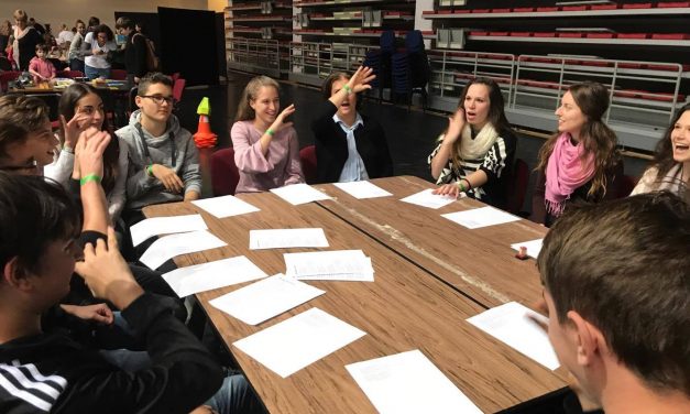 <span class="entry-title-primary">Gálaműsor és jelbeszéd (képek)</span> <span class="entry-subtitle">Az „Adj egy ötöst!”-pályázat díjátadása Budapesten – Három vajdasági tanuló a díjazottak között</span>