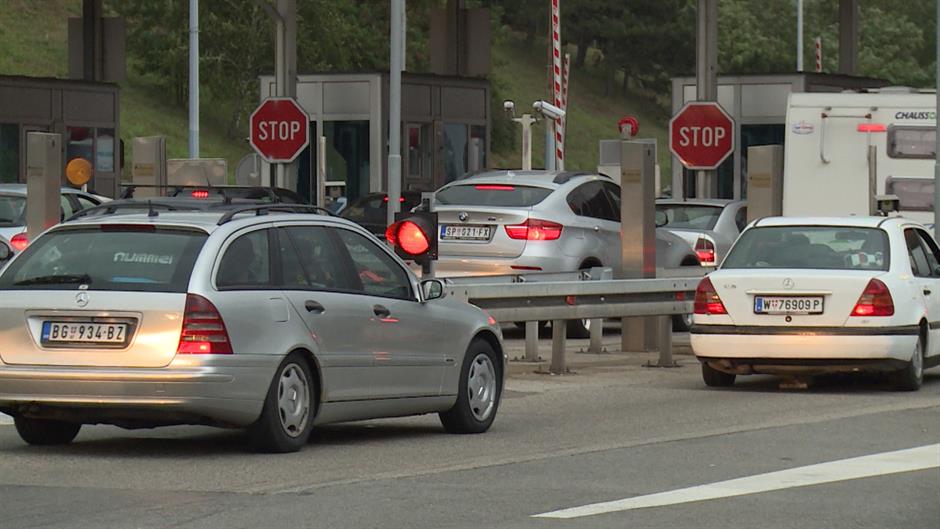 <span class="entry-title-primary">A szerbiai fizet, a külföldi száguldozik</span> <span class="entry-subtitle">Diszkrimináció az átlagsebesség miatti büntetések során – A szerbiai rendszámú autókat mindig, a külföldieket csak alkalomadtán büntetik</span>