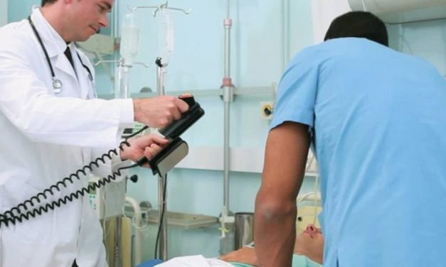 Defibrillátort kap az oromi egészségház