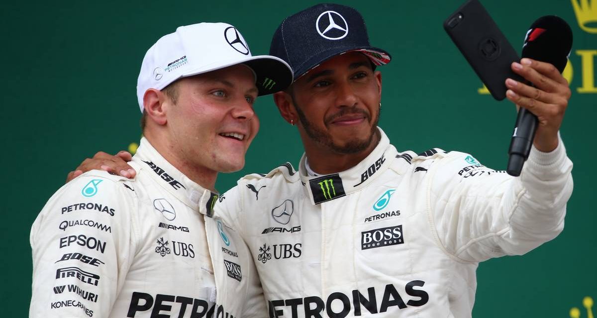 Fegyveresek rabolták ki az F1-es Mercedes-csapatot