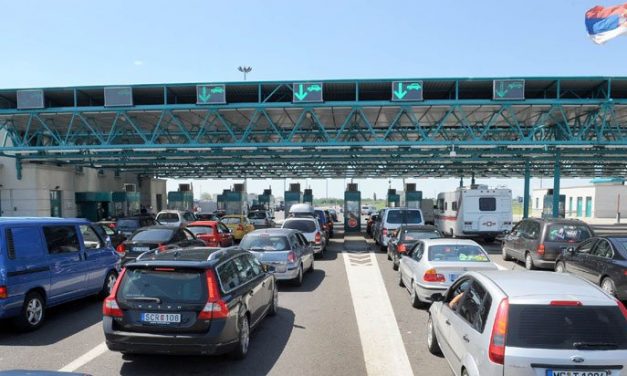 A hétvégén több mint százhatvanezren keltek át Röszkénél a határon