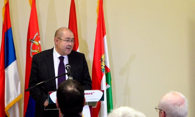 Megnyitották a szabadkai képzőközpontot, Pásztor a doktoranduszoknak üzent