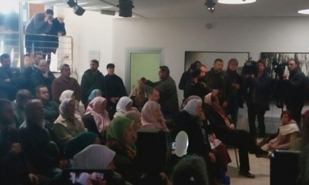 <span class="entry-title-primary">Srebrenicai Anyák: Isteni igazságtétel</span> <span class="entry-subtitle">Tudósítónk Srebrenicában követte a legjelentősebb hágai ítélethirdetést</span>