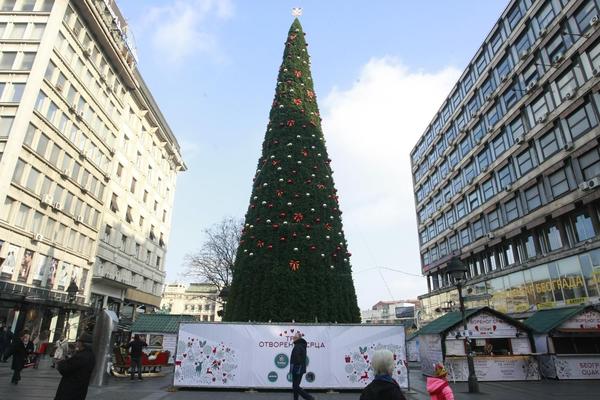 Vučić: Drága a karácsonyfa, de legalább sokáig tart