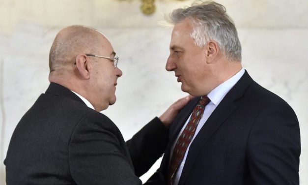 TUSVÁNYOS: Példaértékű a magyarság helyzete Szerbiában