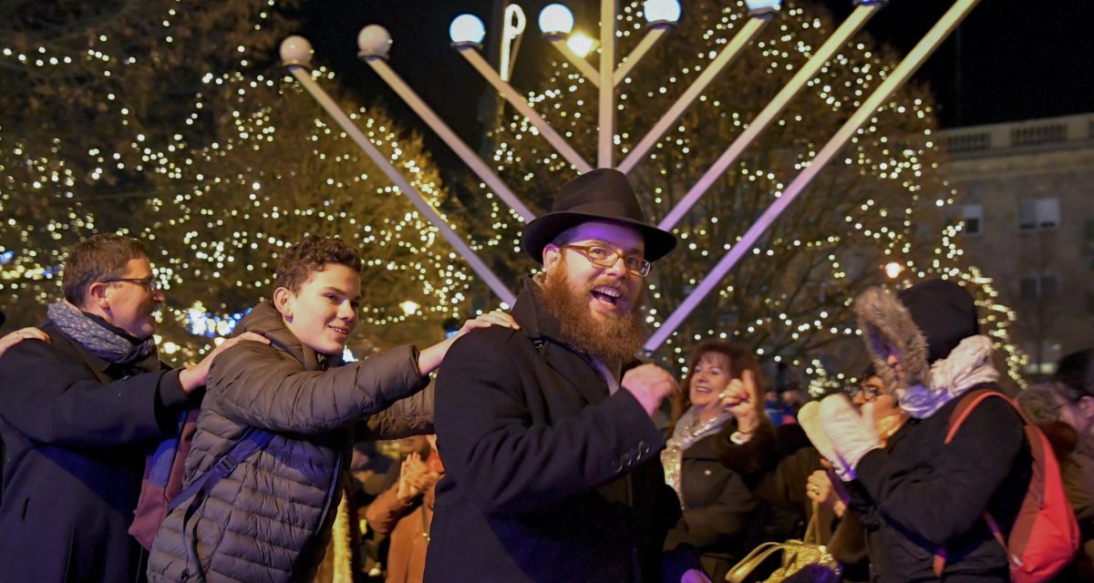 Meggyújtották hanuka gyertyáját