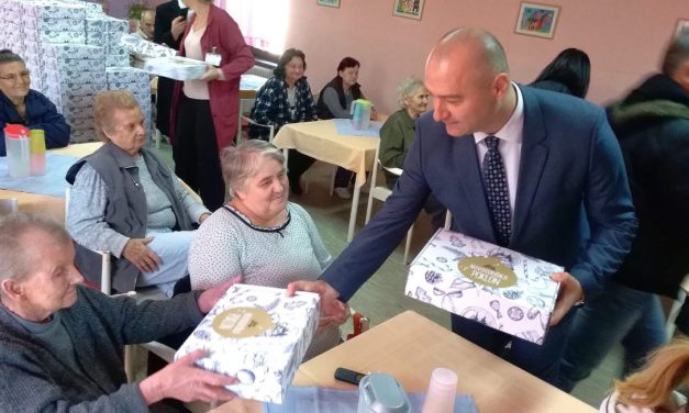 Karácsonyi ajándék a Gerontológiai Központ lakóinak