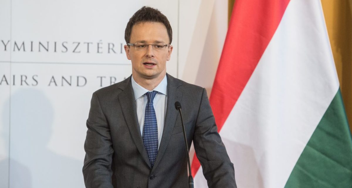 Szijjártó: A legfontosabb az anyanyelvi oktatás fennmaradása